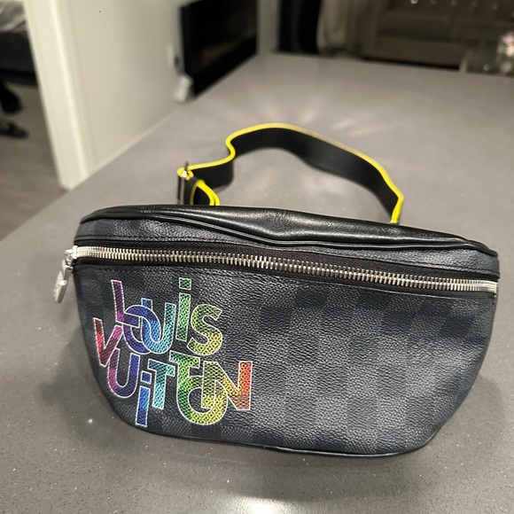 Louis Vuitton Damier Graphite Rainbow Logo Discovery BumBag - Picture 2 of 6